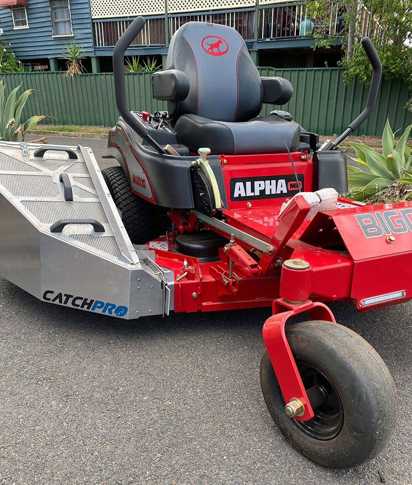 CatchPro Aluminum Mower Bagger with for Raptor Series image number null