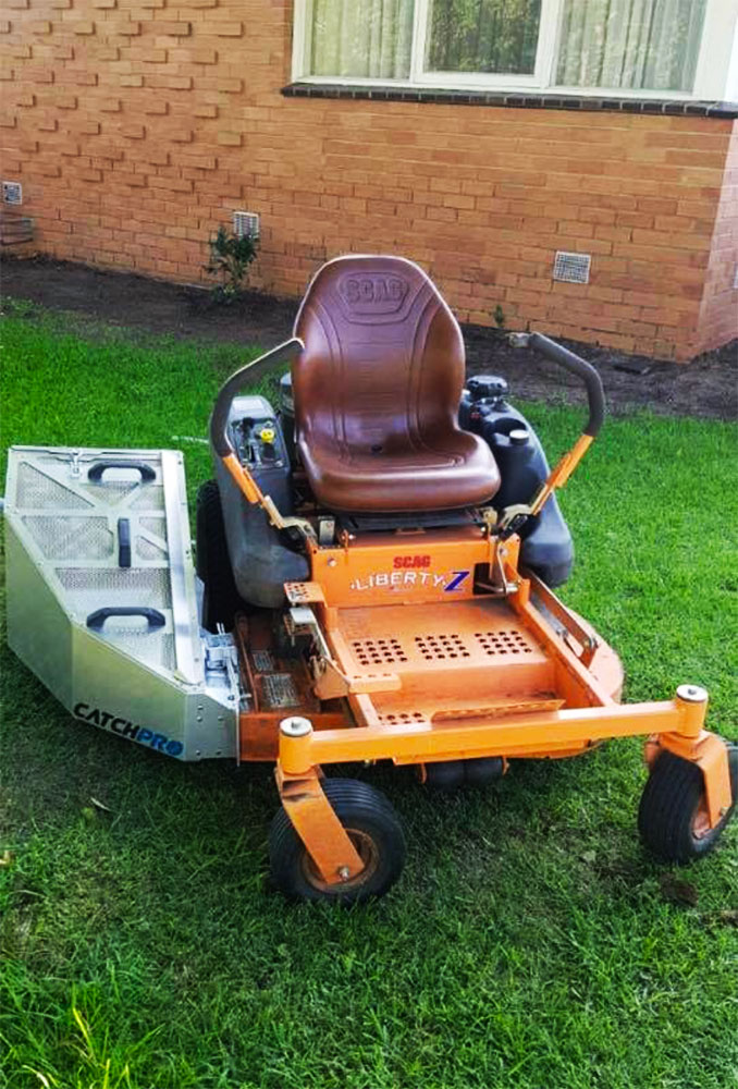 CatchPro Aluminum Mower Bagger with for Raptor Series image number null