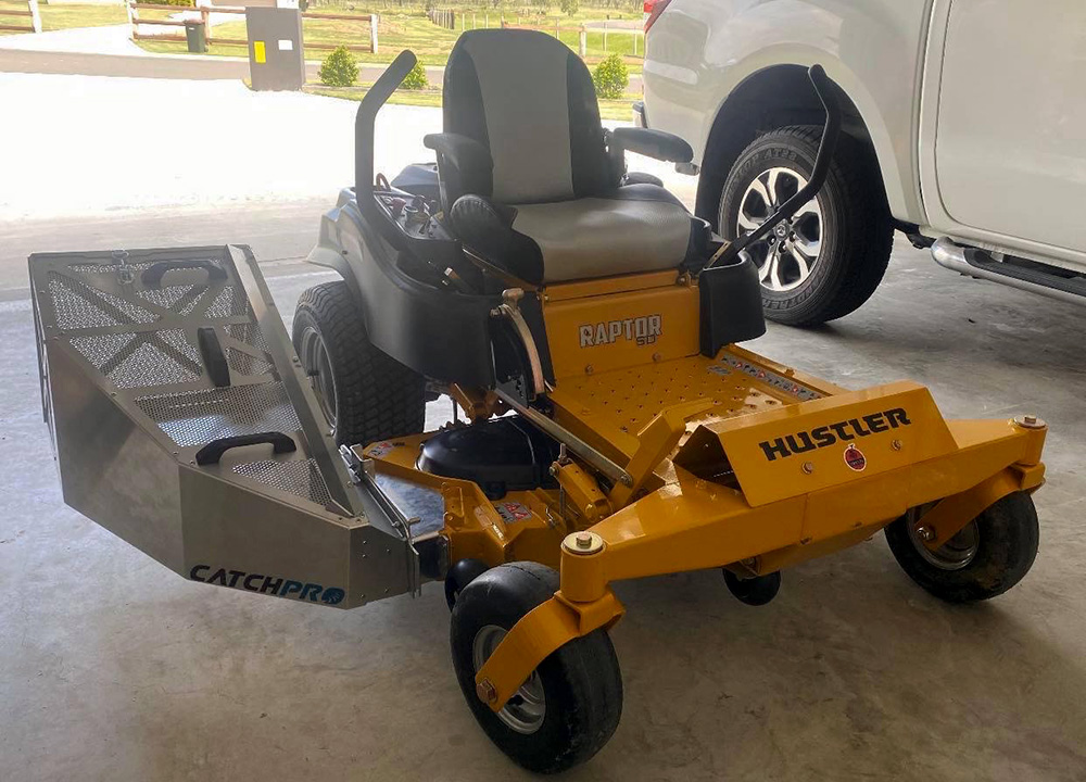 CatchPro Aluminum Mower Bagger with for Raptor Series image number null