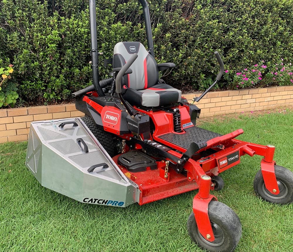 CatchPro Aluminum Mower Bagger with for Raptor Series image number null